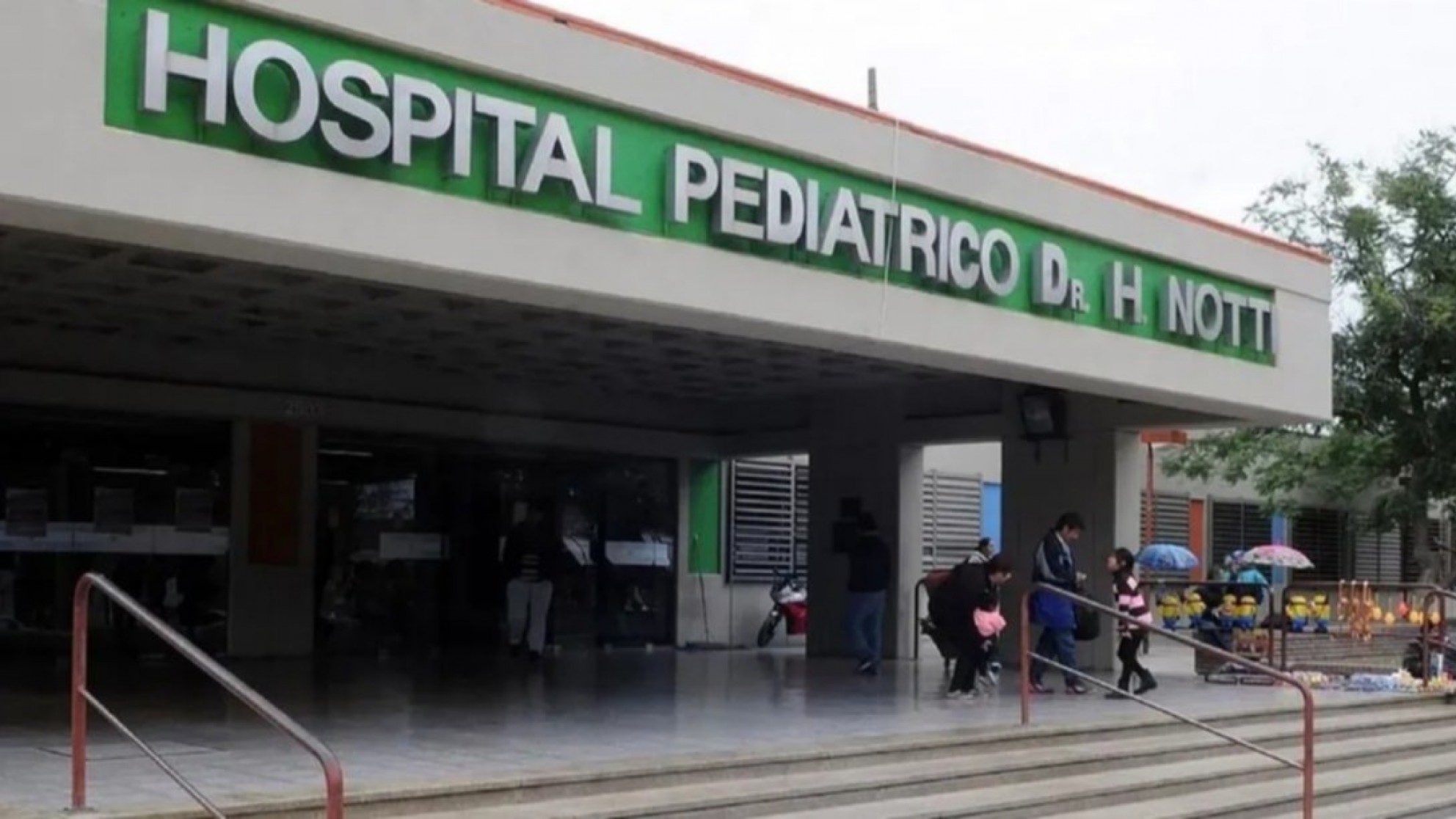 Dos niños fueron hospitalizados por consumo de cocaína y su padre fue detenido